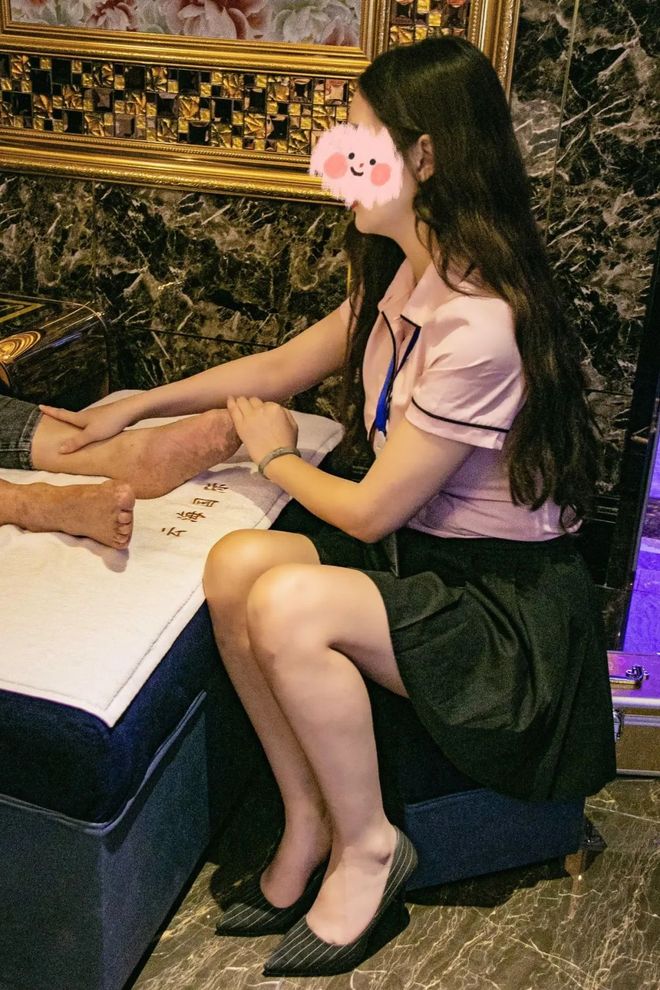 泸州新开1800㎡高端足浴店，美女1对1服务，位置就在…